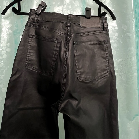 H&M Mom Jean Ultra High Waist Wet Look Jeans, Size 0 - Picture 6 of 10